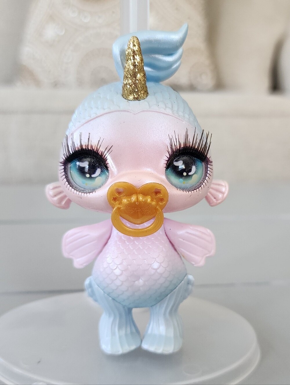 MGA Poopsie Rainbow Fantasy Friends Bubbles Fish Doll Sparkly Critters